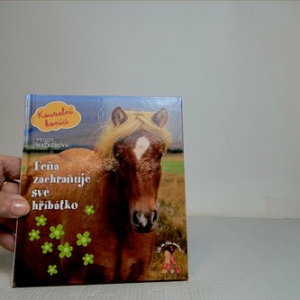 Feňa zachraňuje své hříbátko