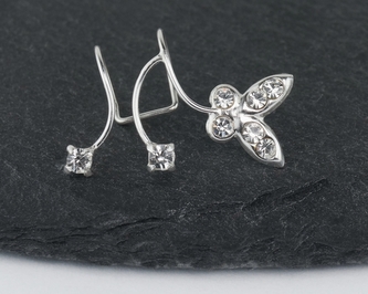 Stříbrná minimalistická záušnice - Motýl se zirkonem, Pravá