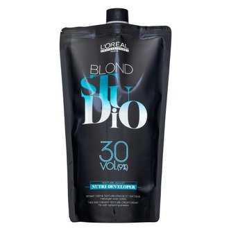 Vlasová kosmetika  v naší nabídce nese jména těch nejslavnějších kadeřnických značek. Barvení značky L´Oréal Professionnel z kolekce Blond Studio byly vytvořeny pro blond vlasy speciálně pro ženy. Tento kadeřnický zázrak má objem 1000 ml.