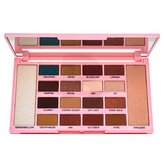 Dekorativní kosmetika v naší nabídce nese jména těch nejslavnějších kosmetických značek. Oční stíny značky Makeup Revolution vám pomohou vytvořit dokonalý look. 