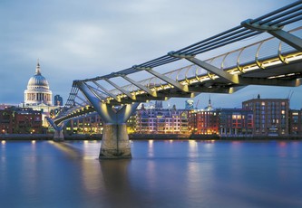 Komar papírová fototapeta 8-924 Millennium Bridge, 368 x 254 cm