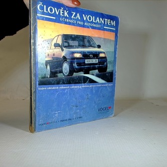 člověk za volantemem