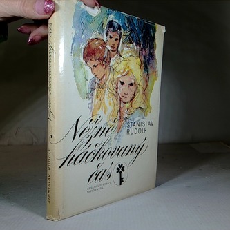 něžně háčkovaný čas