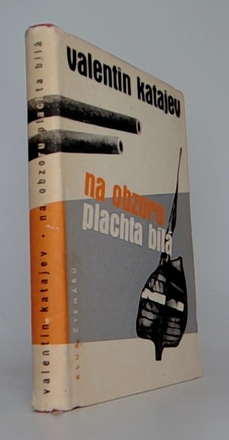 na obzoru plachta bílá