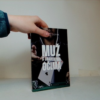 Muž s umavenýma očima