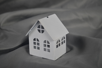 Kovový domeček na čajovou svíčku bílý II. jakost