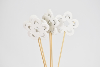 Dřevěná květinka na špejli bílá, sada 5 ks, 30 cm