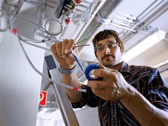 Izolační páska "Professional 53988", černá, 19 mm x 20 m, TESA