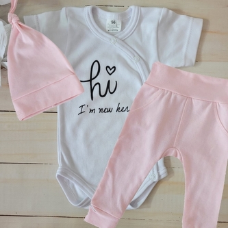 Z&Z 3-dílná soupravička body kr. rukáv, tepláčky a čepička Hi I´m new here  - růžová; 50 (0-1m)