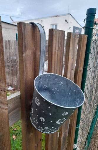 Obal zinkový s kytičkami závěs