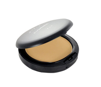 MAC Lehký matující pudr a make-up zároveň (Studio Fix Powder Plus Foundation) 15 g Odstín C 3,5 woman