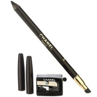 Chanel Tužka na oči s ořezávátkem Le Crayon Yeux (Precision Eye Definer) 1 g Tužka na oči s ořezávátkem Le Crayon Yeux (Precision Eye Definer) 1 g - Odstín 58 Berry woman