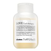 Vlasová kosmetika  v naší nabídce nese jména těch nejslavnějších kadeřnických značek. Šampony značky Davines z kolekce Essential Haircare byly vytvořeny pro vlnité a kudrnaté vlasy speciálně pro ženy. Tento kadeřnický zázrak má objem 75 ml.
