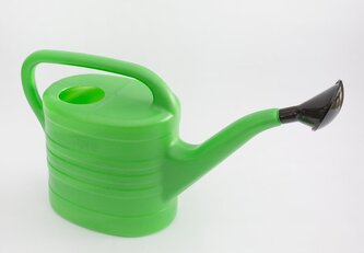 Konev plastová 2,5l s kropítkem