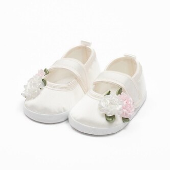 Kojenecké saténové capáčky New Baby Ivory Flowers 0-3 m - velikost 0-3 m