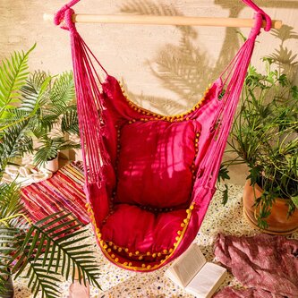 Zavěsné houpací křeslo | PESTRI | s barevnými fuchsiovými pompóny | 90x100x130 cm | 890142 Homla
