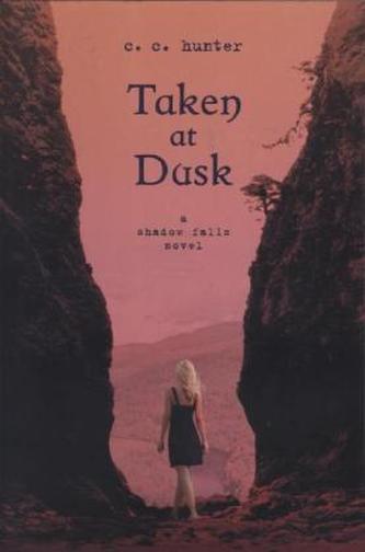 Taken at Dusk. Shadow Falls Camp - Entführt in der Dämmerung, englische Ausgabe