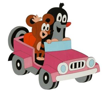 DoDo Velká dřevěná dekorace Krtek v autě DoDo Velká dřevěná dekorace Krtek v autě