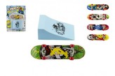 Skateboard prstový s rampou plast 10cm mix farieb, 1ks na karte