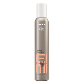 Wella Professionals Extra silná tvarovací pěna na vlasy EIMI Shape Control Objem 300 ml woman